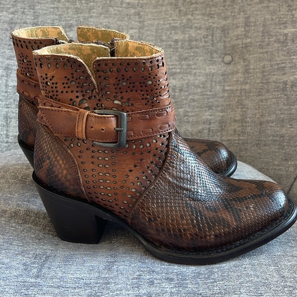 J.B Dillon Reserve Python & Leather Zip Up Bootie, size 7.5 (fits like a sz 7) - Picture 4 of 7